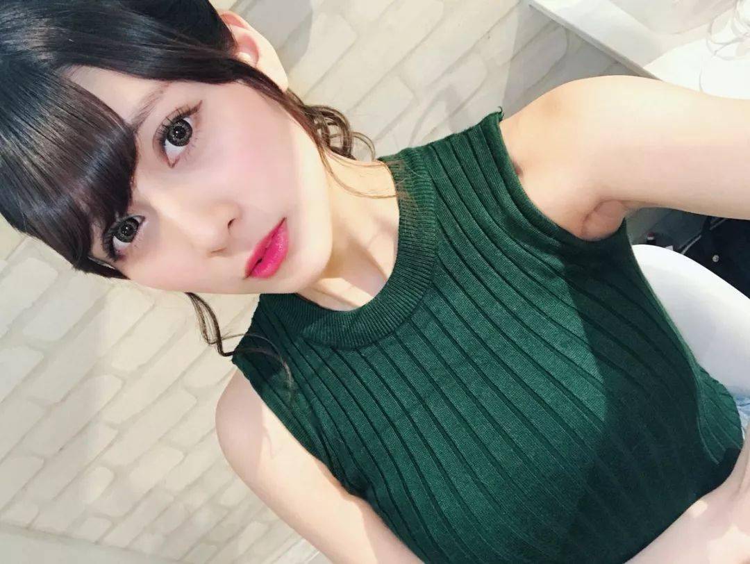 angela的本名为山本结巳,出身地为日本埼玉县,今年21岁.