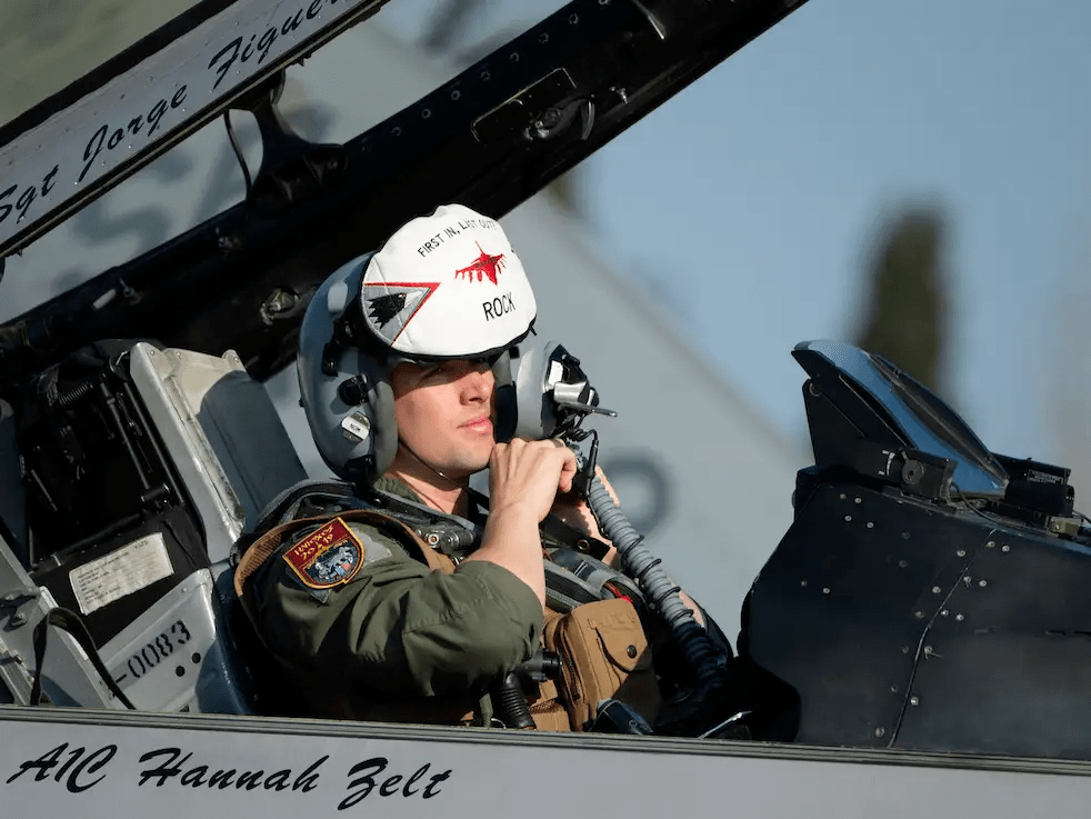 专为坠机而生的步枪:美军历史上为飞行员装备的五款生存步枪