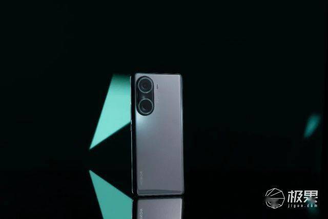 荣耀60 Pro上手体验：又帅又能打！支持AI手势隔空换镜，新一代Vlog神器售价2699起