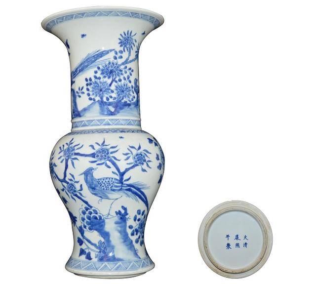 景徳鎮御窯 青花 雉鶏 牡丹紋 鳳尾尊 中国 清 康熙年 故宮博物院 共箱 景徳鎮御窯 青花 雉鶏 牡丹紋 鳳尾尊 中国 清 康熙年 故宮博物院 共箱