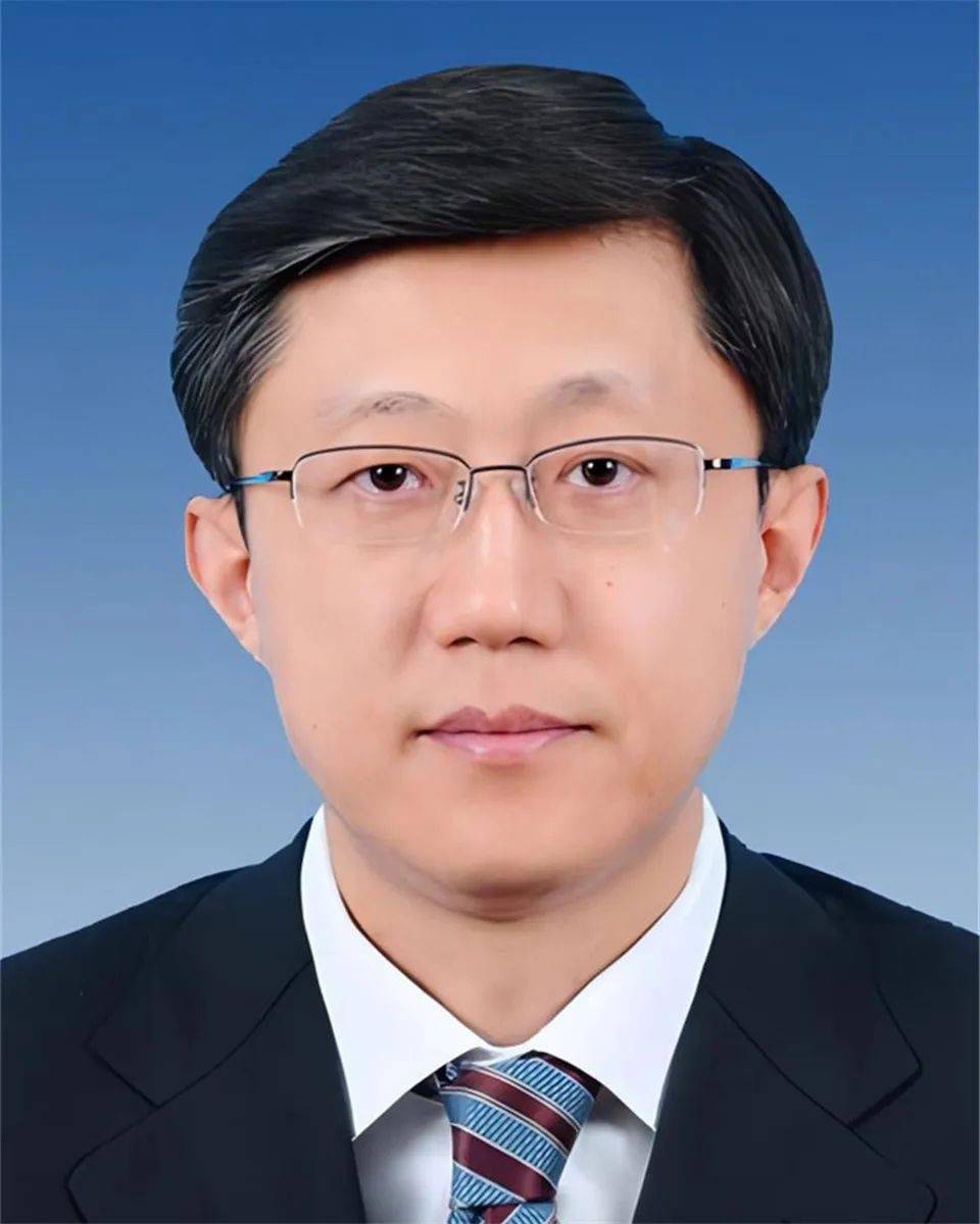 新一届云南省委常委班子产生王宁当选中共云南省委书记