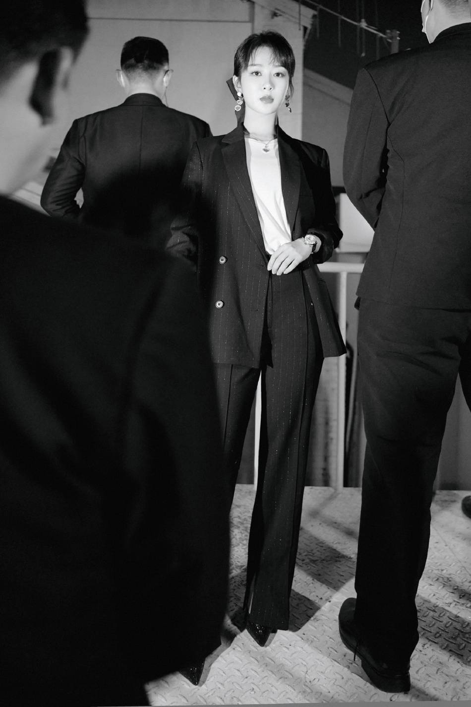 杨紫最新写真曝光 西装造型干练优雅