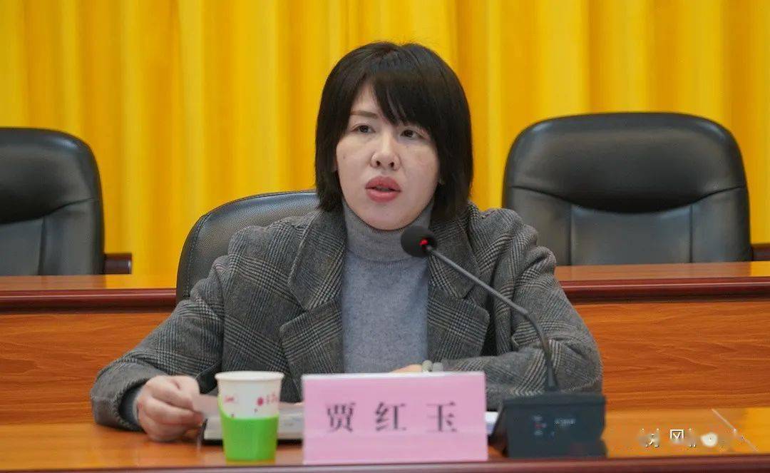 副县长贾红玉在会上作讲话.