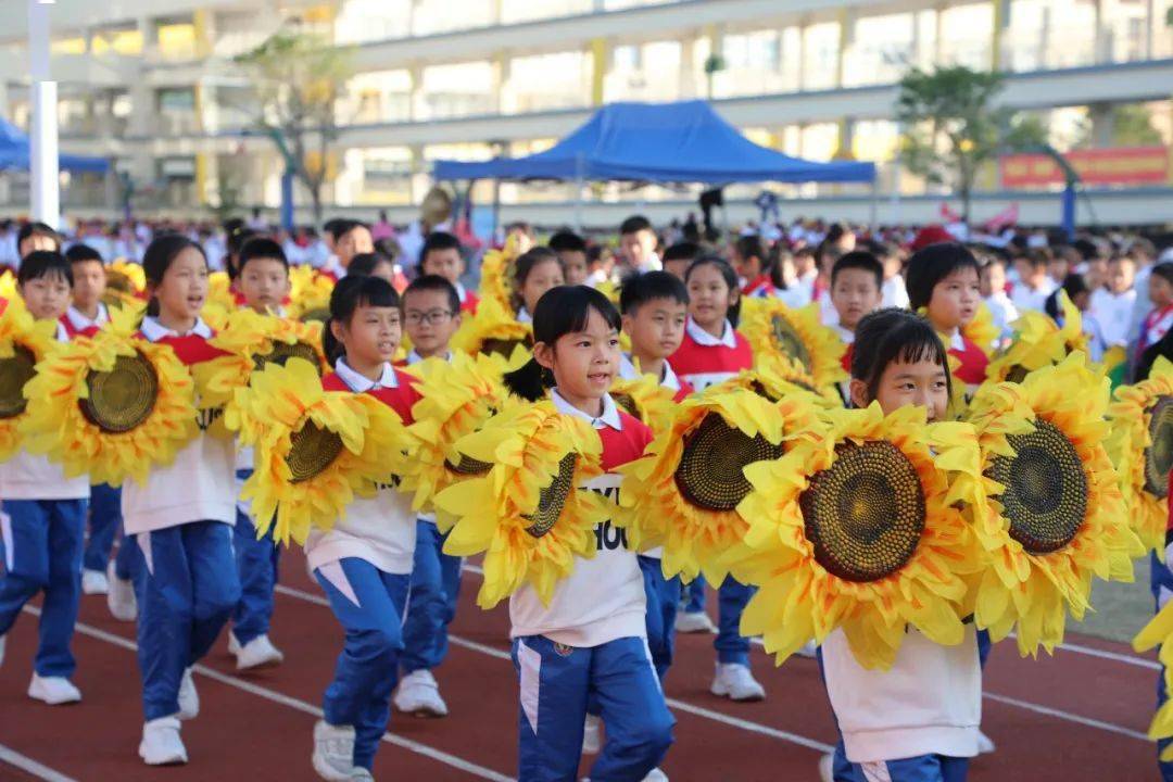 中山华附小学校区运动会入场式!
