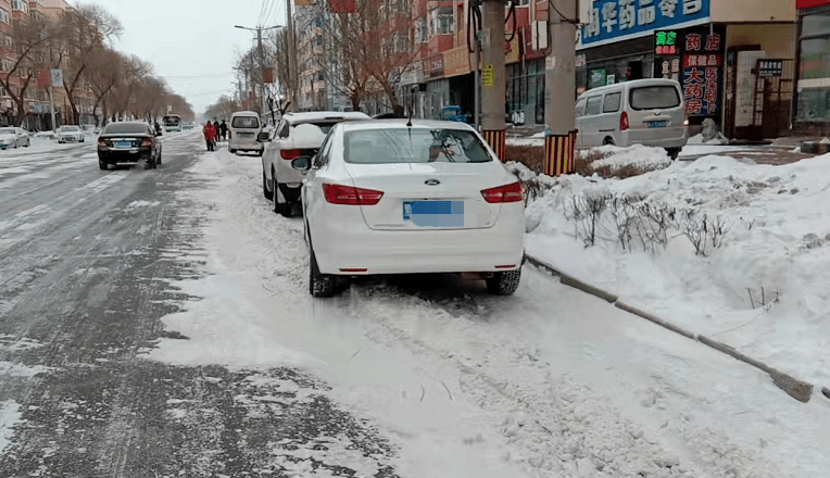 点名表扬:交警,环卫和自扫门前雪的商家!_清雪_宝清_车辆