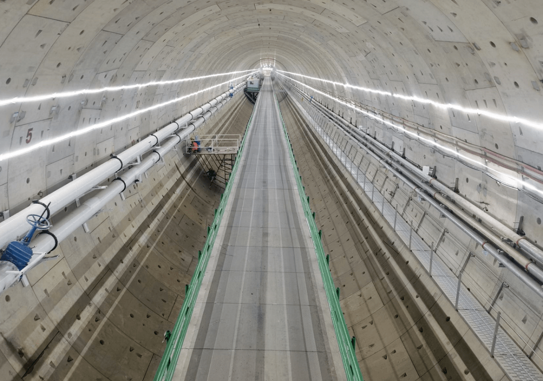 国内最大水下盾构隧道——妈湾跨海通道施工突破500米