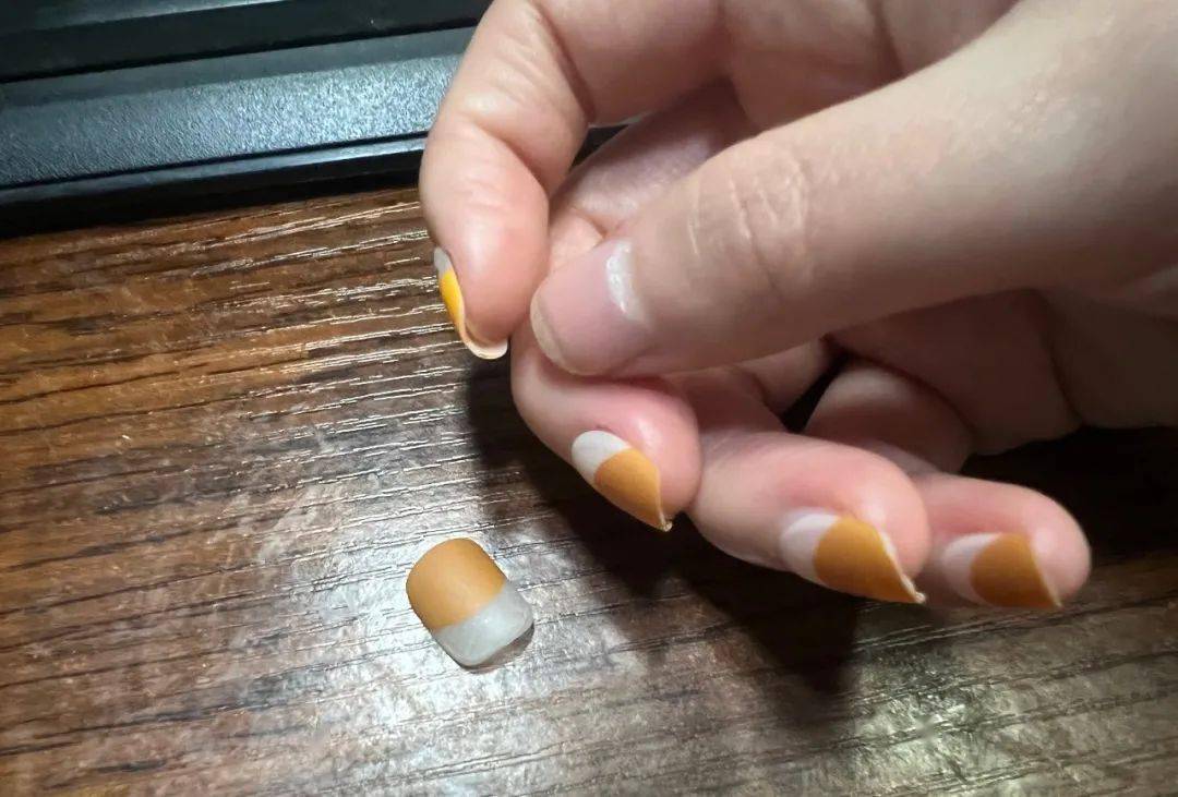 红遍全网的塑料假指甲到底是个什么玩意儿啊