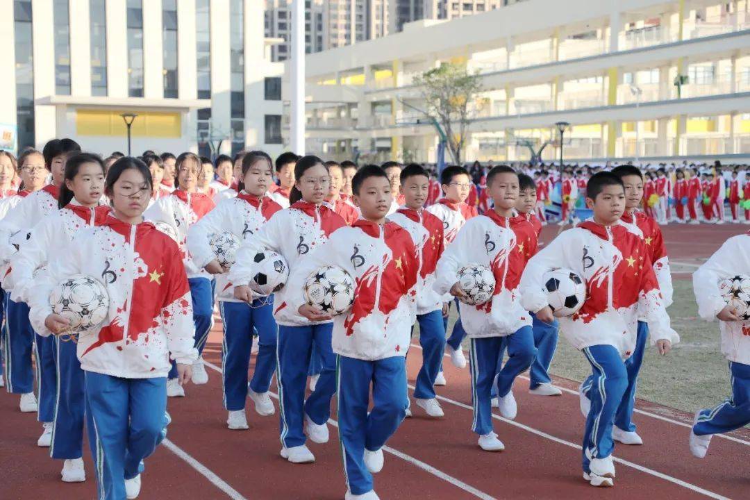 当燃不让中山华附小学校区运动会入场式