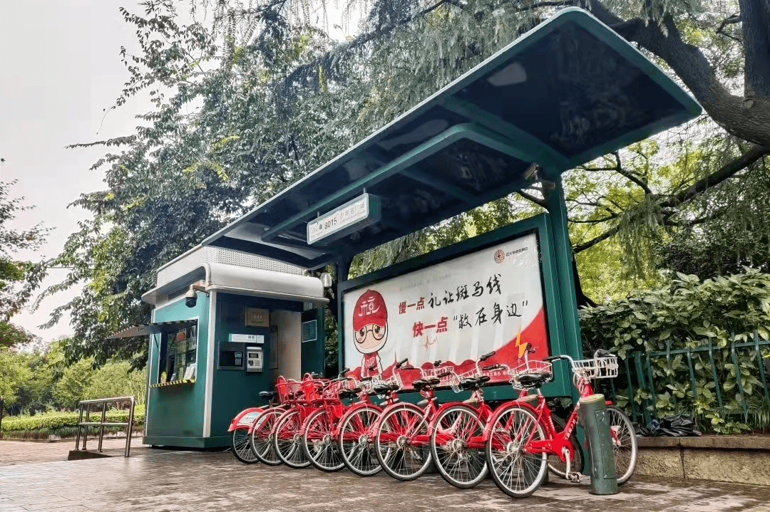 城管小喇叭小红车服务点改造进行中