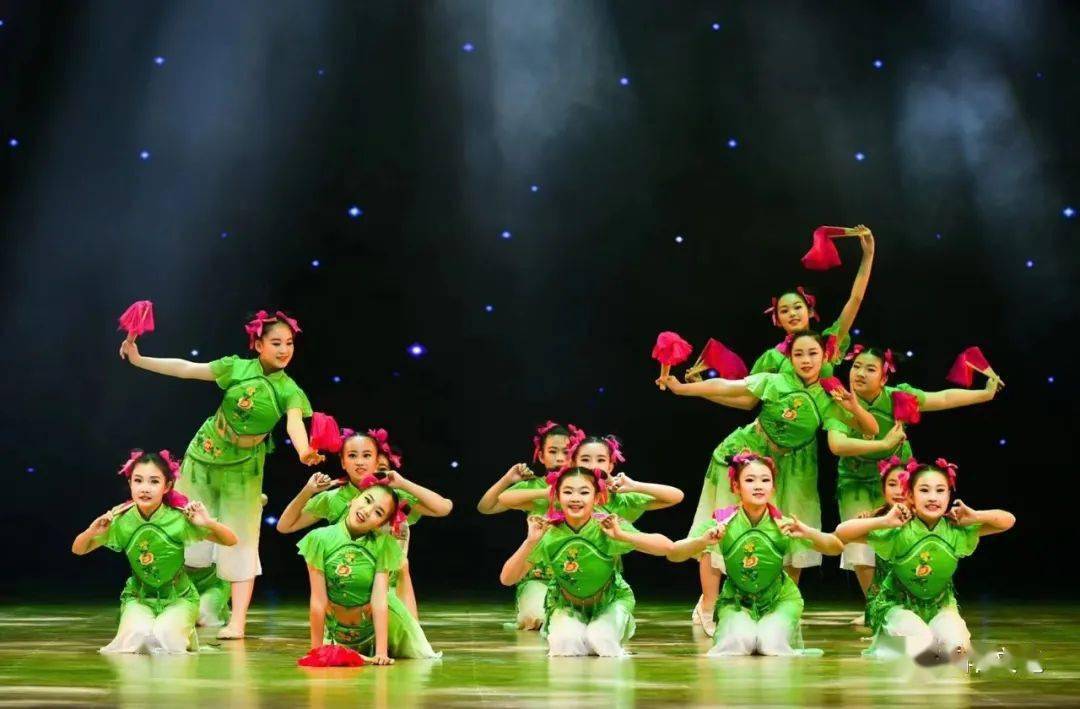 我县文化馆选送的舞蹈《闹花灯》荣获晋中市2021年民间舞蹈大赛二等奖