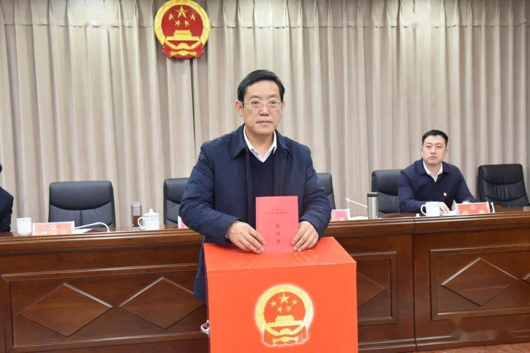 会上,田文军传达学习了党的十九届六中全会精神,并