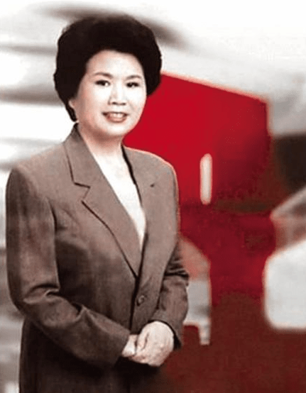 随着罗京,卢静等人的加入,《新闻联播》播音员的队伍也在逐渐扩大.