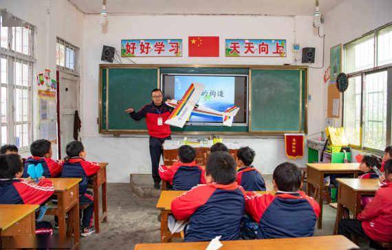 贵州黔西：感受航空科技魅力 放飞翱翔蓝天梦想