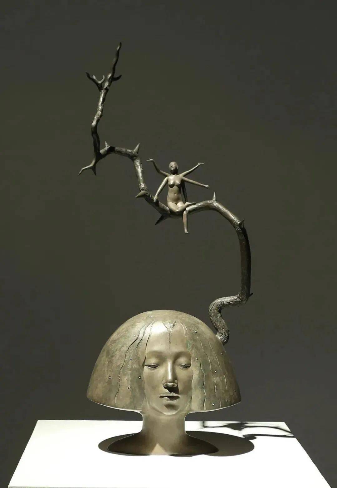 盐设计郑晓辉用超现实主义的雕塑表达中国形而上的哲思他的作品在奥运