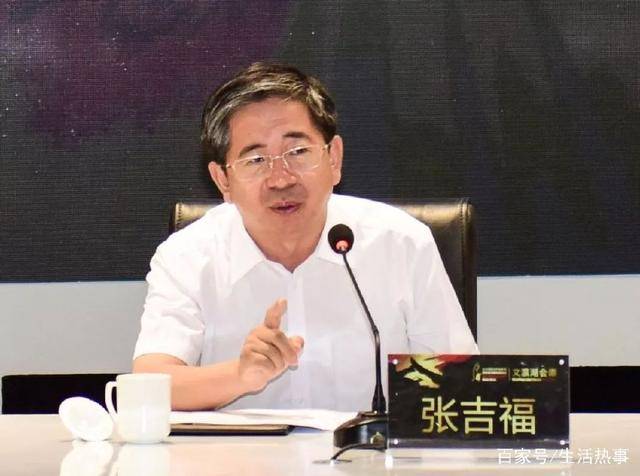 张吉福武宏文与第四届成龙电影周与会人员进行商谈,并与成龙签约_大同