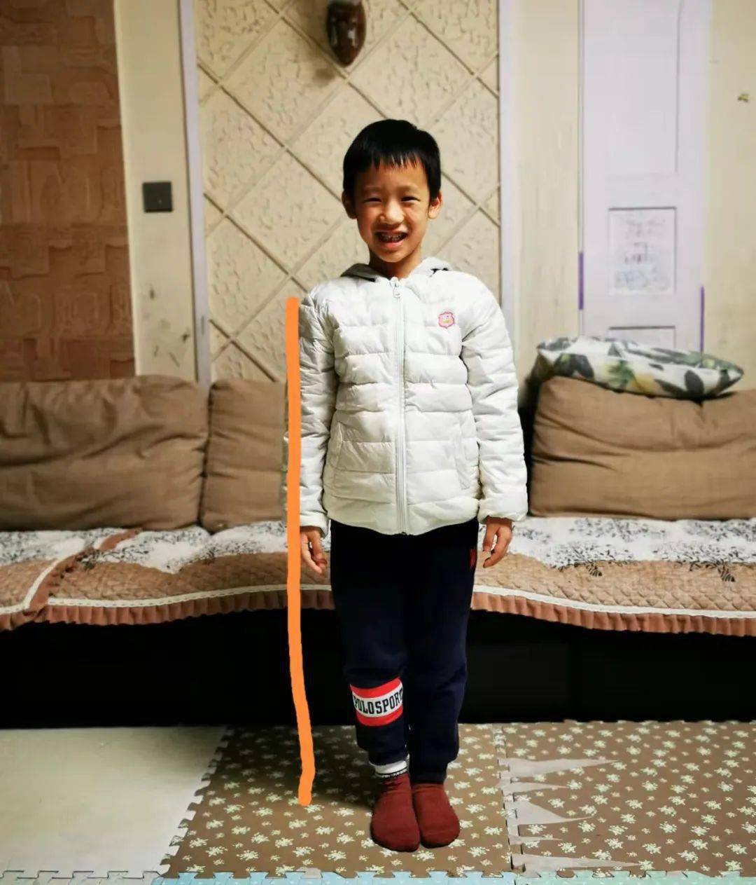 小精灵们摆摆手,摇摇头,扭扭腰,用灵活柔软的身体摆出了10个数字的不