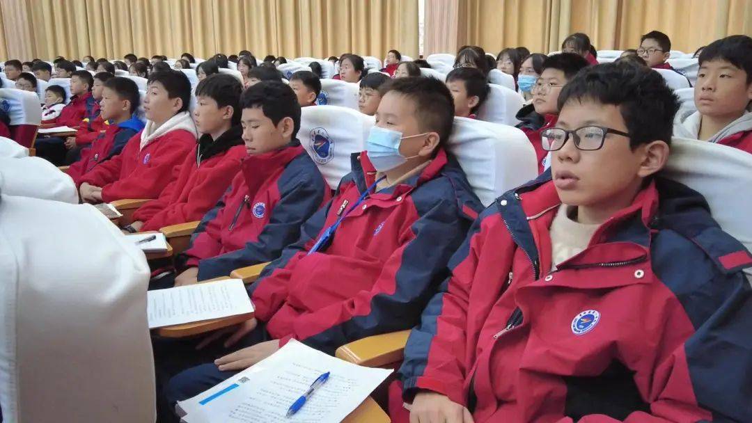 青田二中学生 我觉得参加这次活动能让我们懂得什么是宪法,更加了解