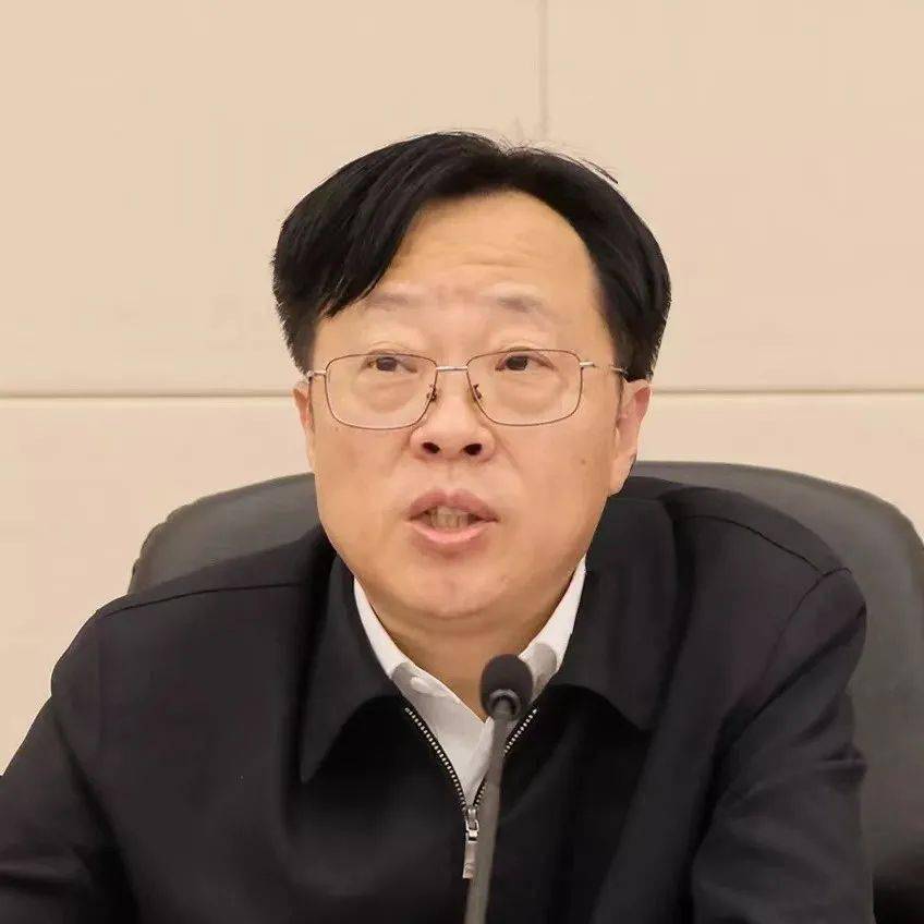 会上,范良代表无锡示范区作题为《科学规划扎实前行,全面夯实育人方式