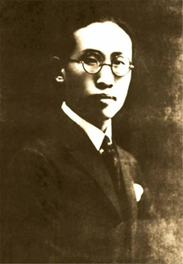 疯诗人朱湘:被闻一多骂疯狗,强迫小儿吃香蕉,致其消化不良夭折