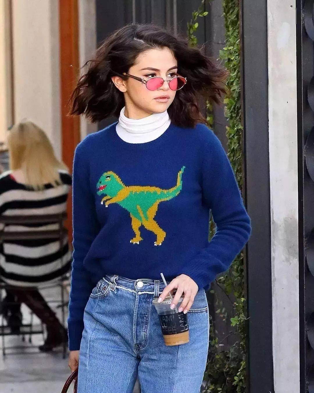 毛衣 果然，大圆脸就是要这样穿「烟管领」才好看！