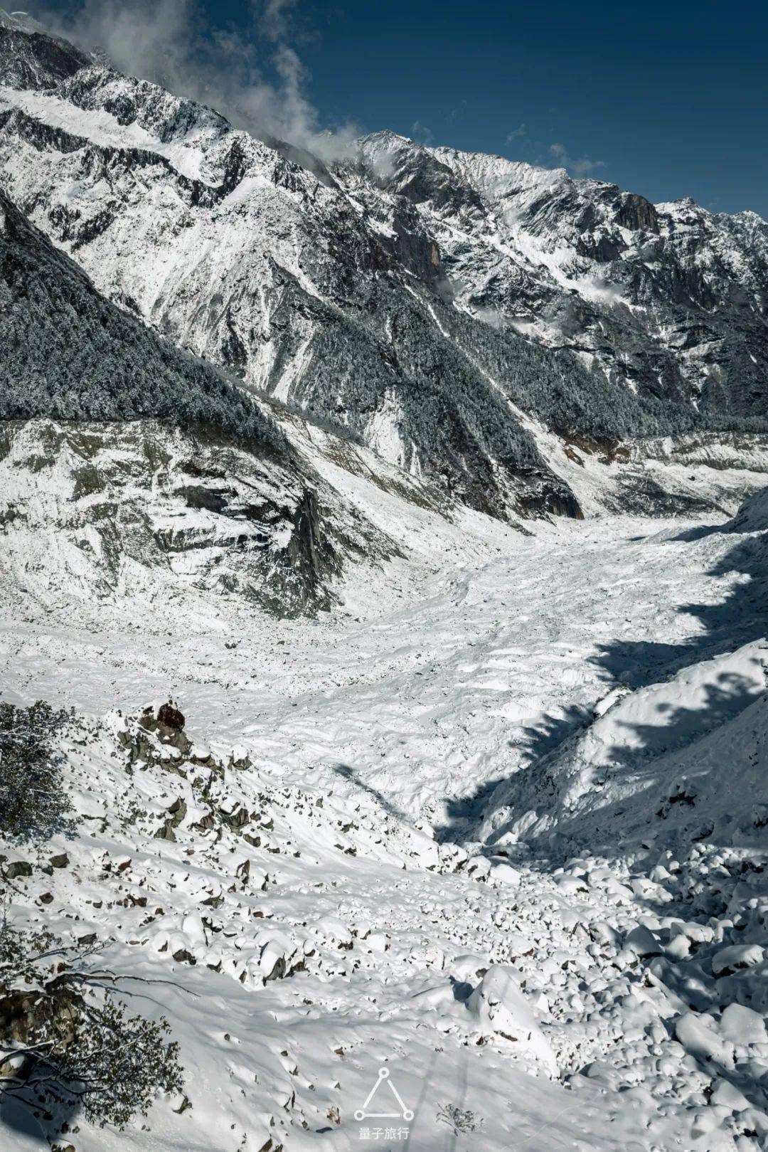 幻想置身其中融为一体乘坐缆车俯视巍峨壮观的雪山圣景形成了世界上