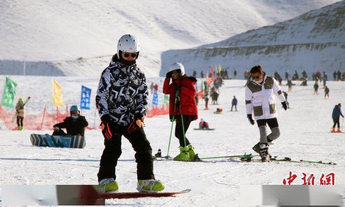 武术|2021新疆昌吉州冰雪旅游启动 网红“天山侠女”等打卡