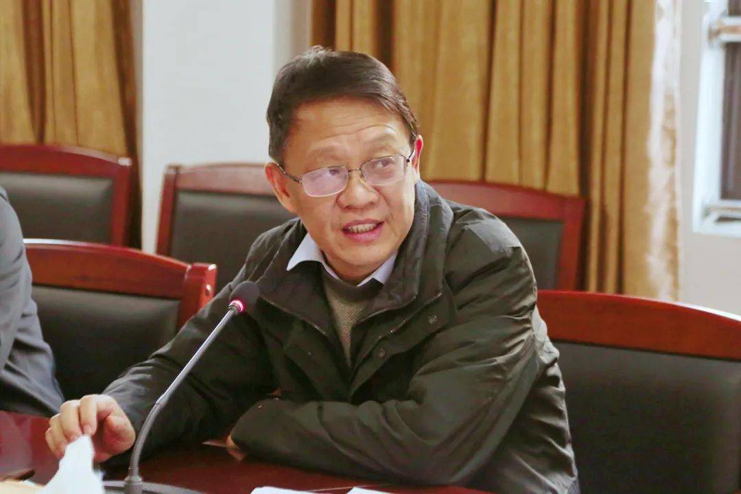 至诚校园新闻精准指导遇见未来上海市特级校长朱立宏为奉二头桥联合