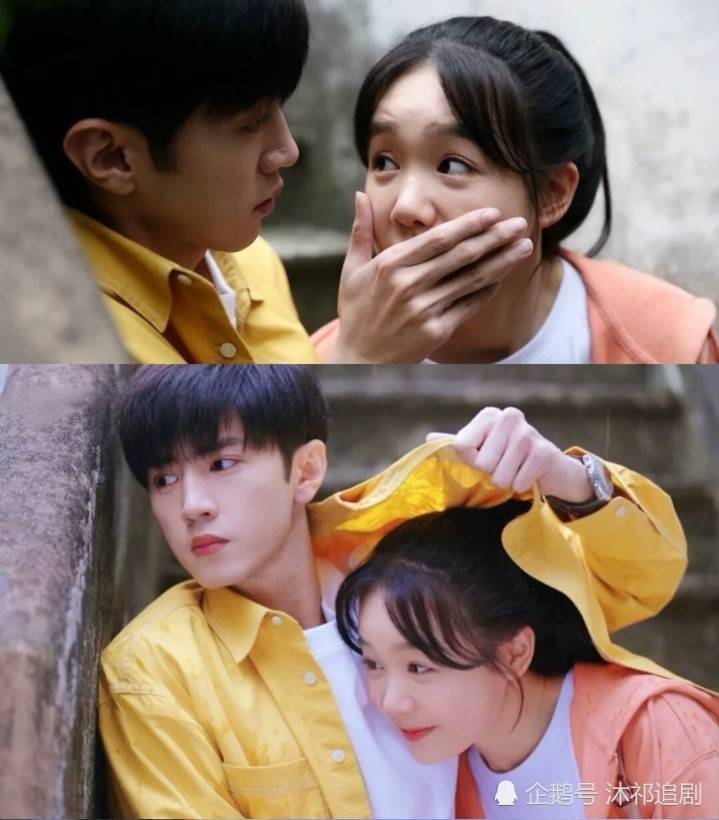 周斯越穿着件黑色t恤,松懈地靠在椅背上心情不错地跟宋子琪聊天,说到