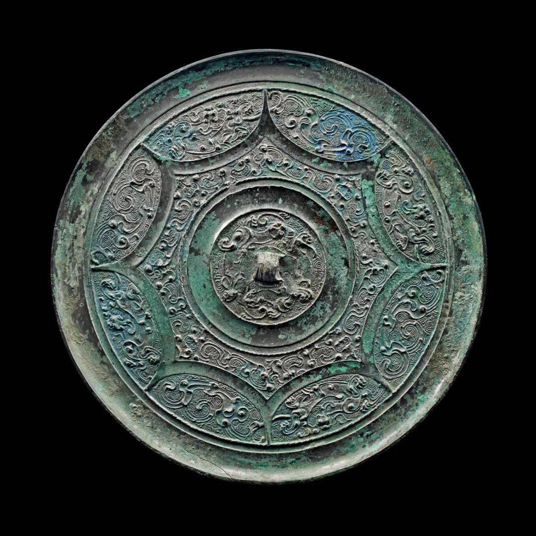 战国花叶纹镜而内容完整,纹饰丰富,铸造精美且大体量的战国铜镜收藏更