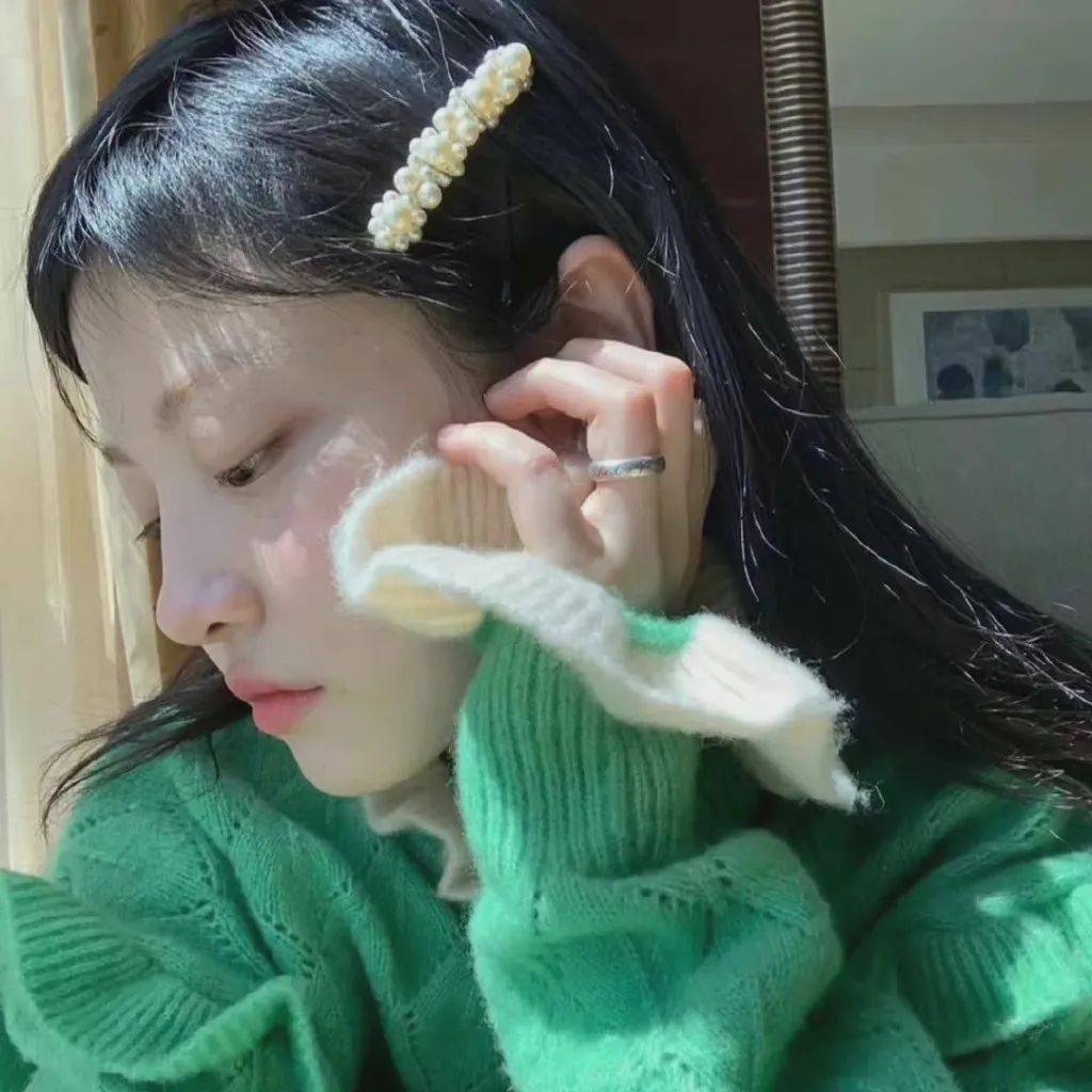 今日头像 | 与其互为宇宙_黑长直_女生_图片