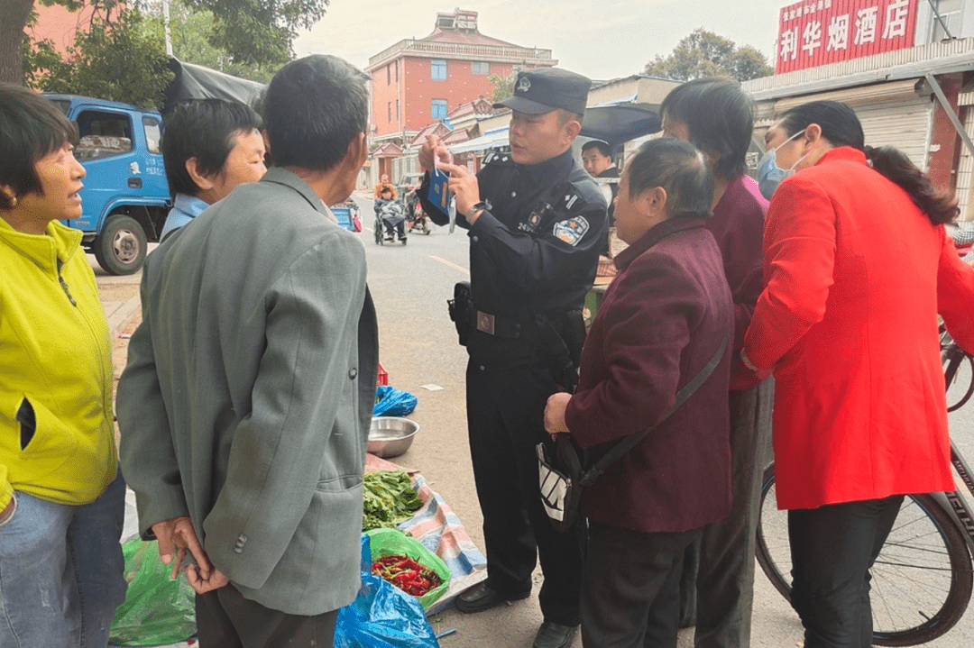 他是会"修飞机"的社区民警