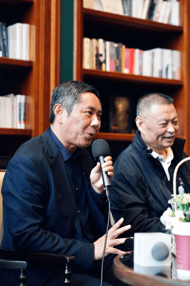 集个人成长史,社会变迁史和文学创作史于一身的陀传