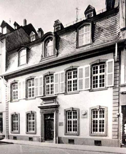 200年前的今天,马克思出生在德国小城特里尔,并在这里度过了整个童年