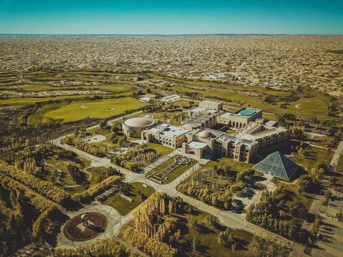 西行万里第八天:七星湖沙漠包场玩,离开之后200km没有加油站!