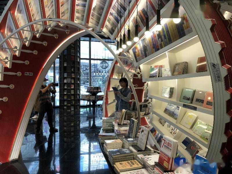 言几又刚撤场、钟书阁又爆满限流!实探风口下的深圳网红书店_实体_业态_商业