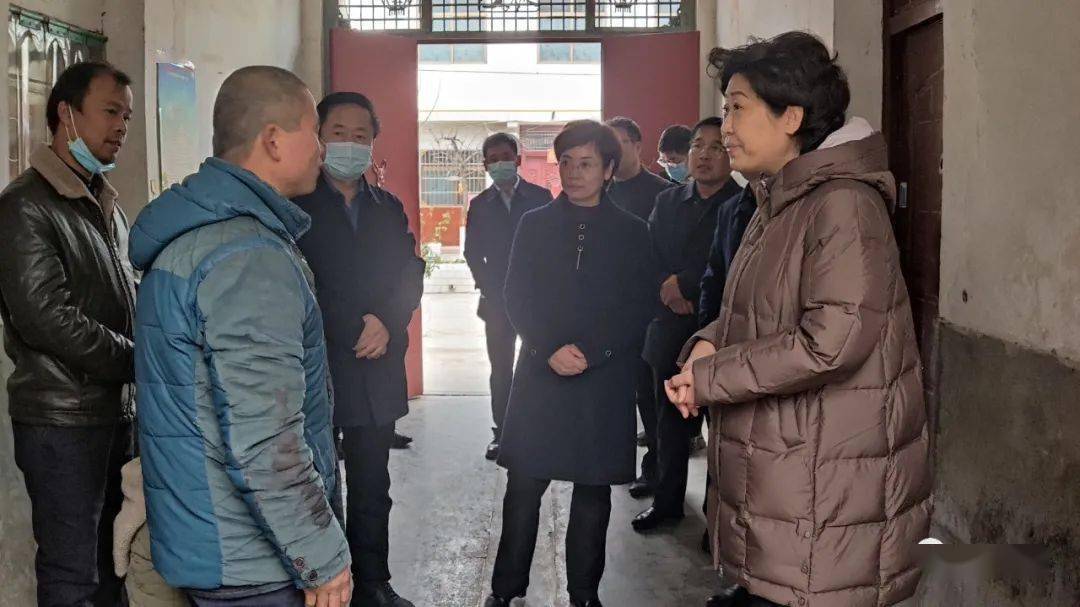 县委书记蒲春侠,县委副书记乔恩平,县人大常委会副主任马俊祥一同调研