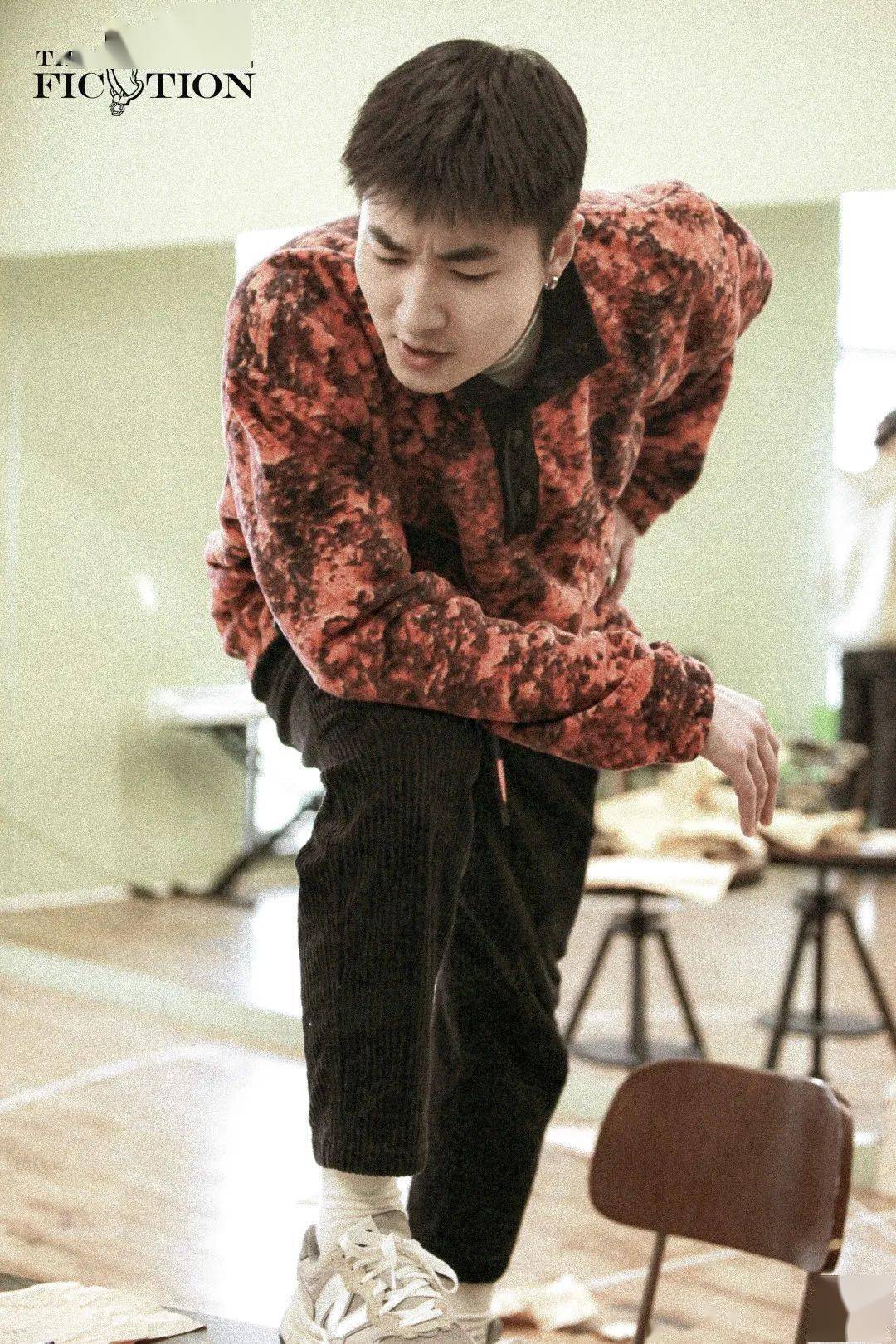 (从左至右从上到下)徐步超/毛寅东/任洪乐/郝晓辉饰 休·戴克"一行字