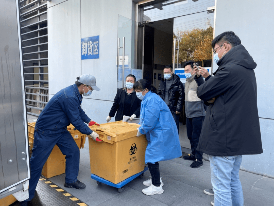 小型医疗机构医废转运箱装车