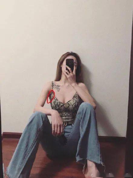曲线 “胸大还穿吊带，一看就不是正经姑娘”