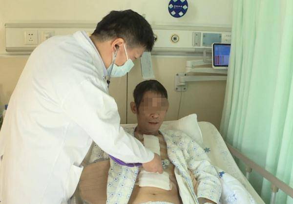 手术|男子胸痛两年没重视，差点被体内“定时炸弹”夺命