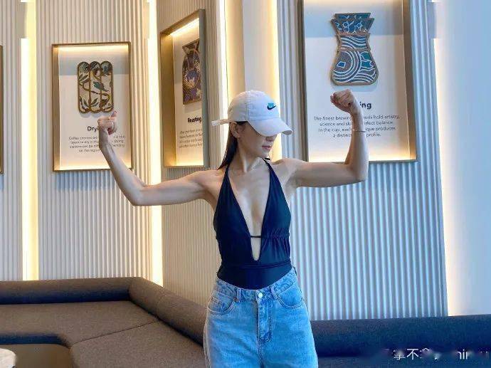 曲线 “胸大还穿吊带，一看就不是正经姑娘”