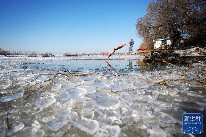 蔡湘鑫|过于硬气！大雪节气“泳”者无畏