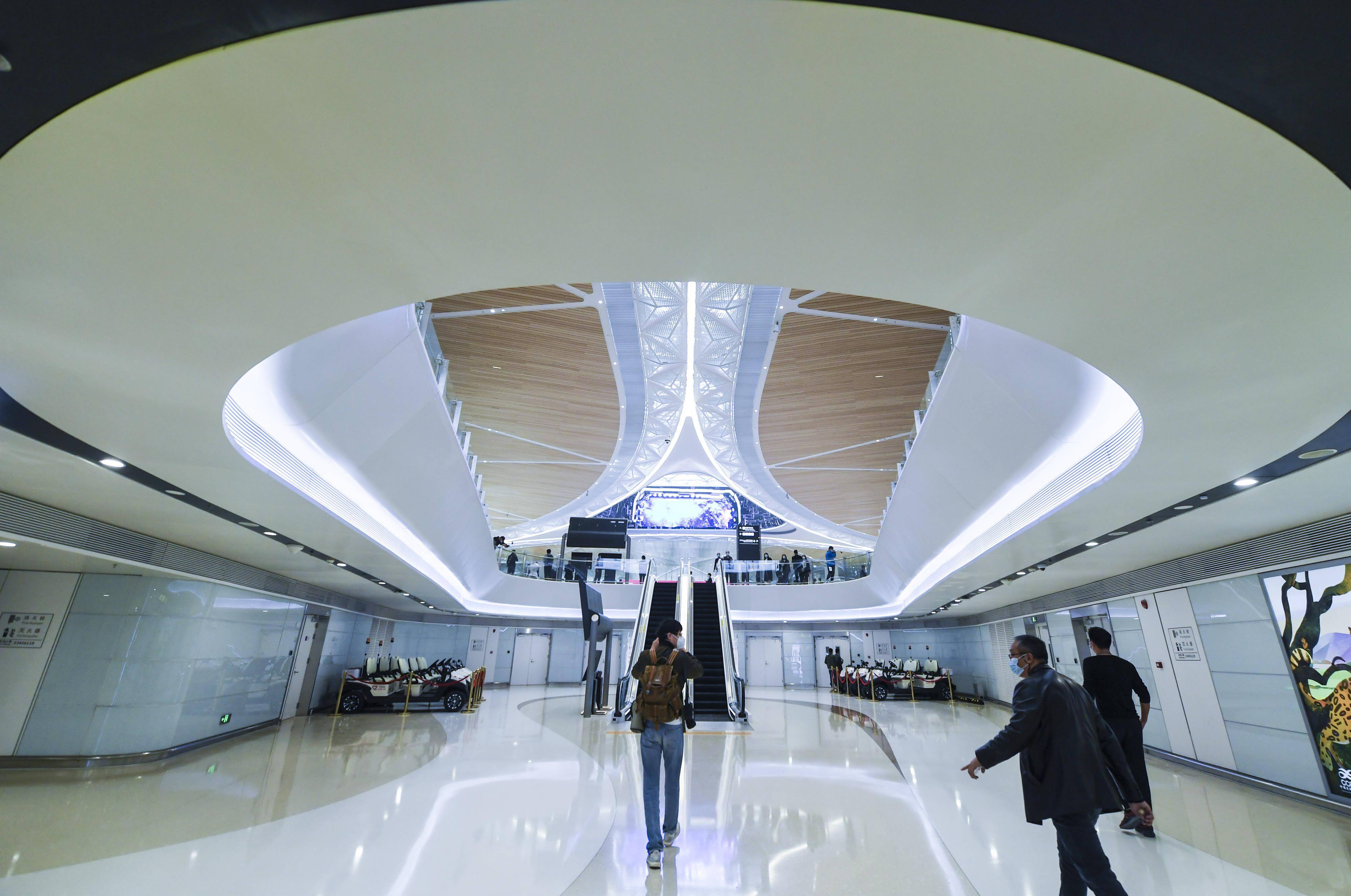 深圳机场卫星厅正式投入运营_旅客_航站楼_新华社