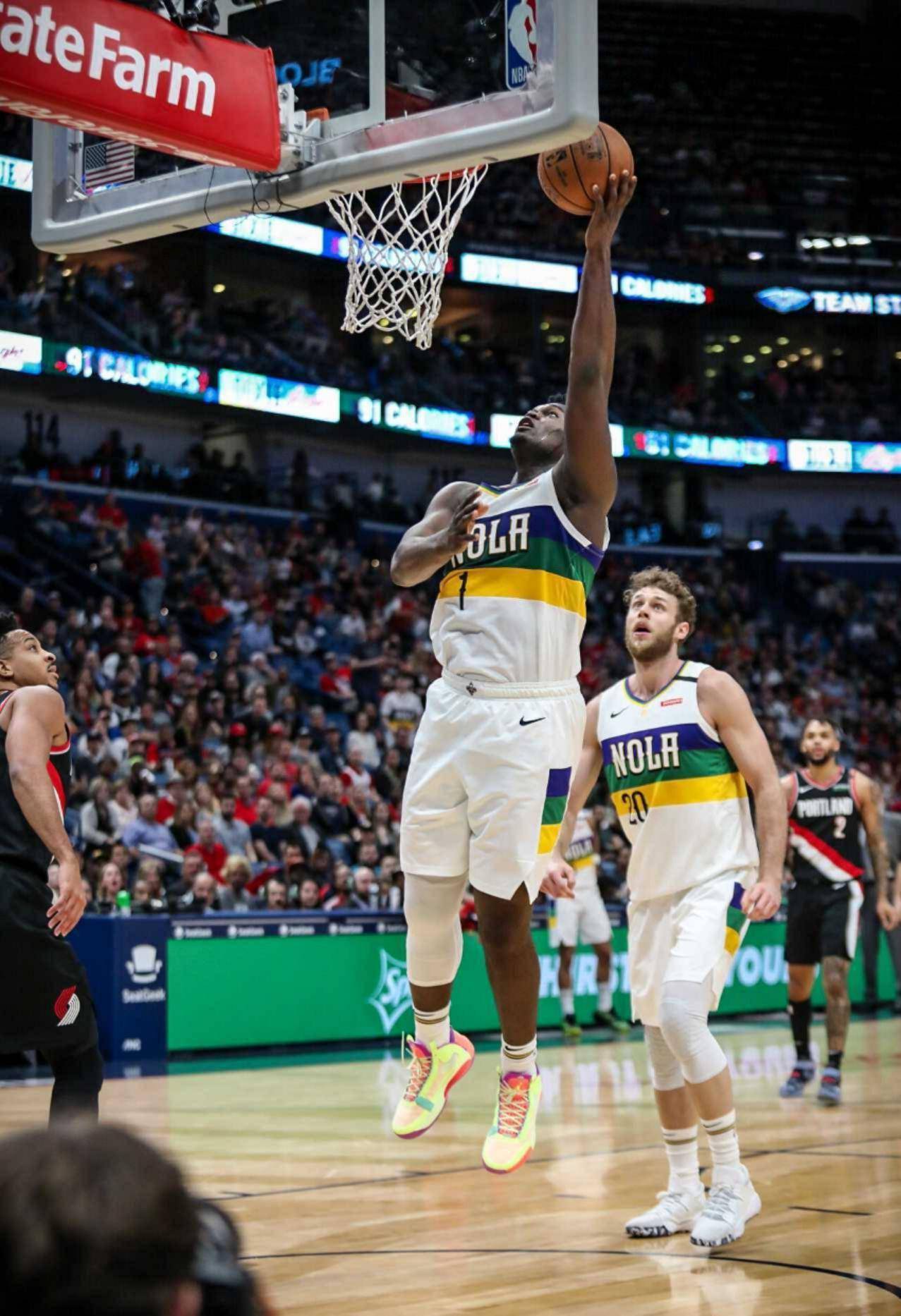 体重300斤成nba第一"巨兽"不自律恐毁掉一代天才_鹈鹕_伤病_球员
