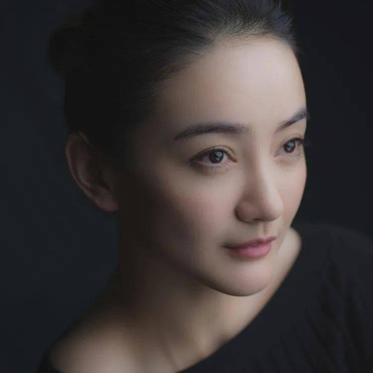 马青利饰 袭人/尤三姐郭彤彤饰 秦可卿/妙玉杨景然饰 贾探春李佳桐饰