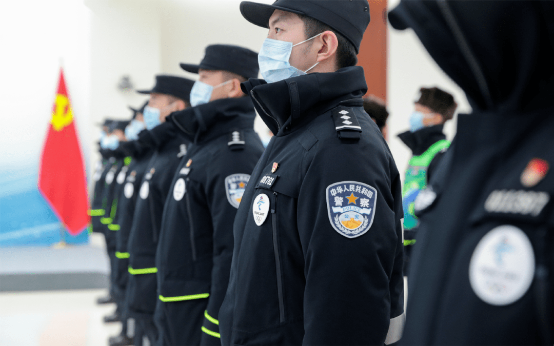 民警冬天制服图片