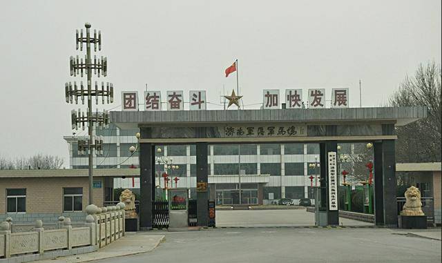 1971年候礼祥找军区司令办事,被哨兵阻拦,杨得志得知后派人去接_侯礼