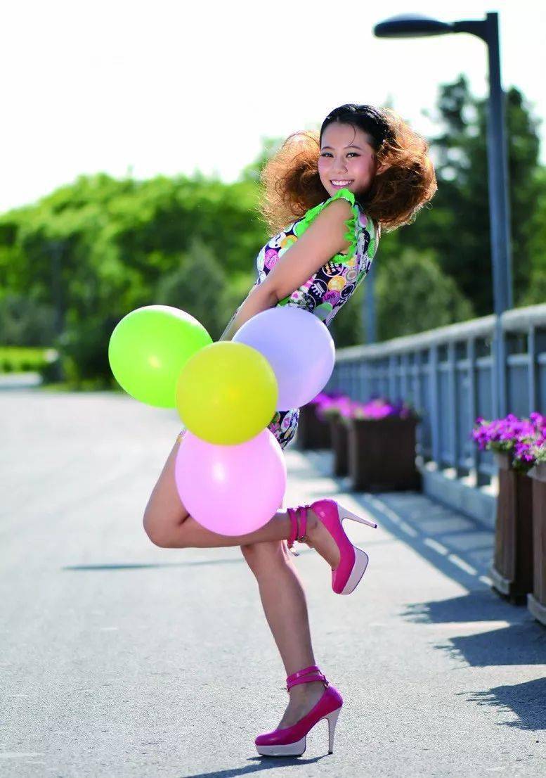 美女拍照姿势大全_照片_显得_自然