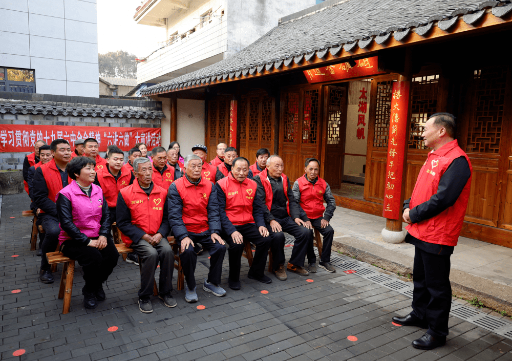 线上直播,村居广场,红色基地…代表宣讲全会精神深