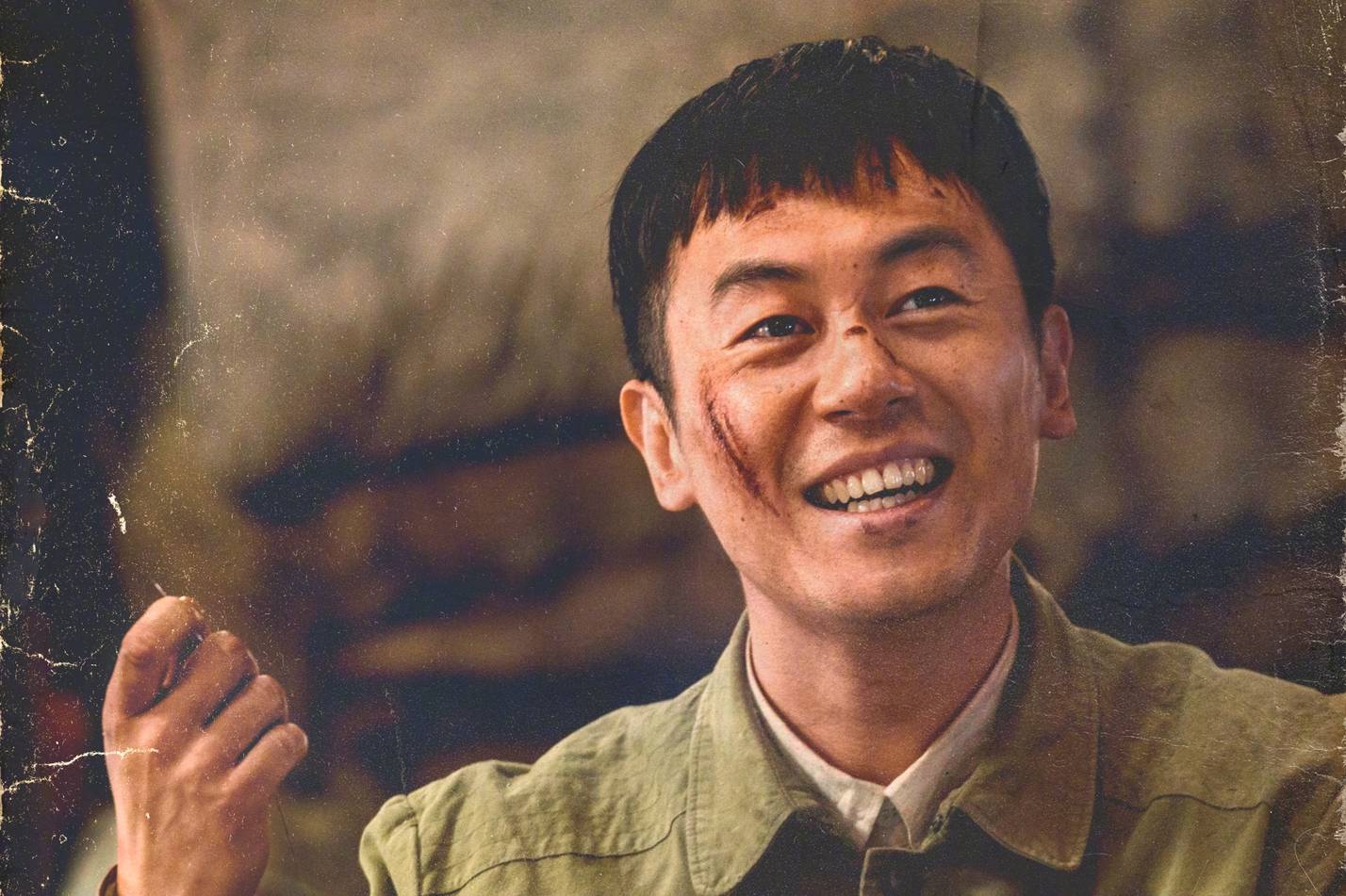 长津湖票房破30亿朱亚文称一生牵挂并晒梅生的箱子